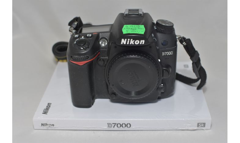 K 14279 NIKON D7000 TĚLO.