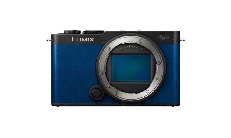 Panasonic LUMIX S9 body blue